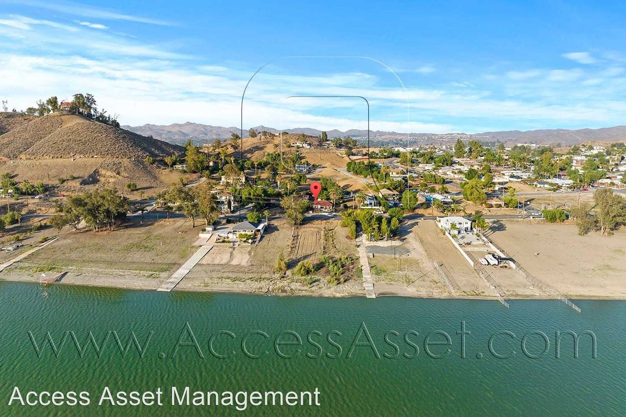 17994 Lakeshore Drive - Photo 3 of 14