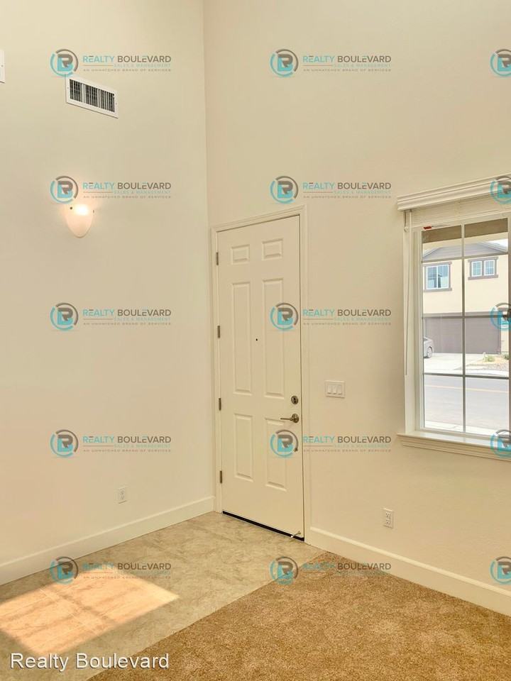 2169 Neuer Dr - Photo 2 of 50