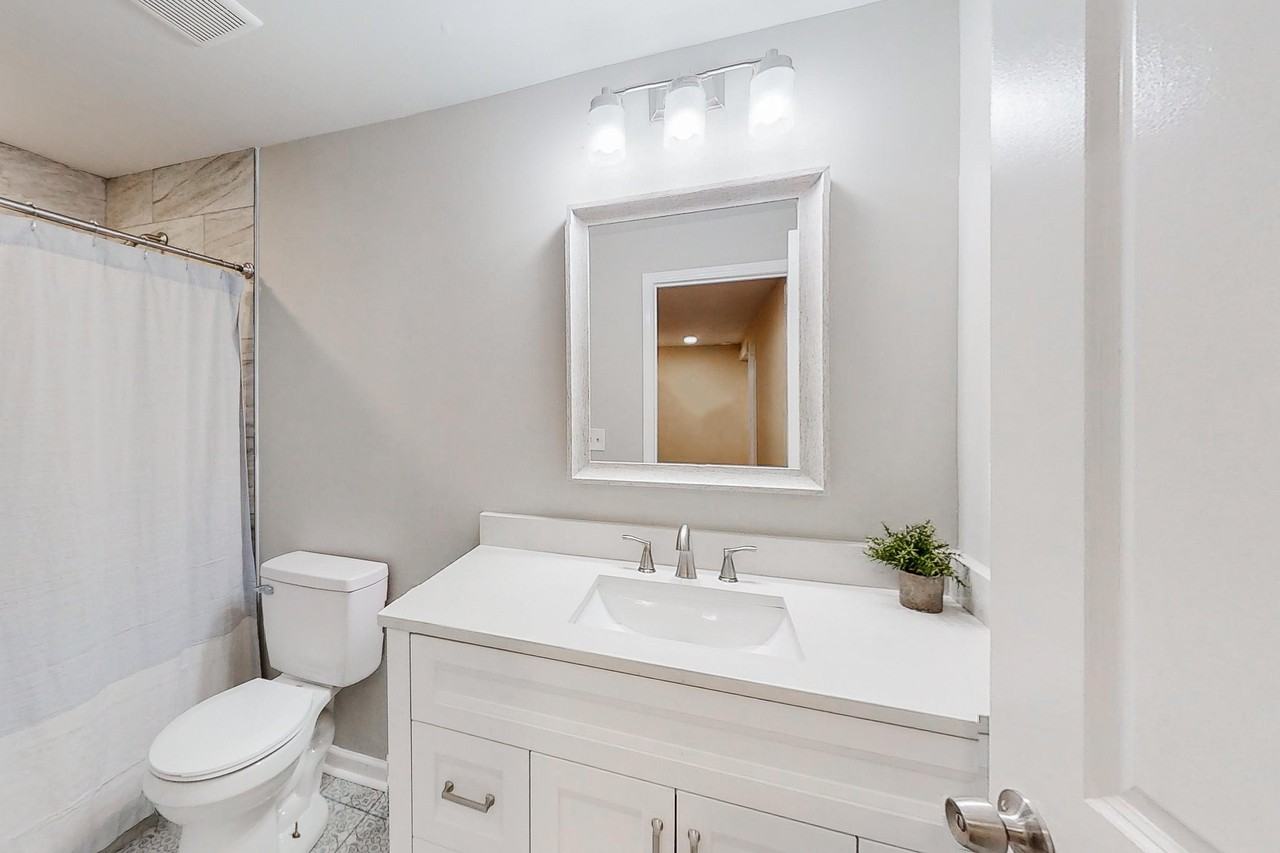 Rockcliff Rd Se - Photo 2 of 16