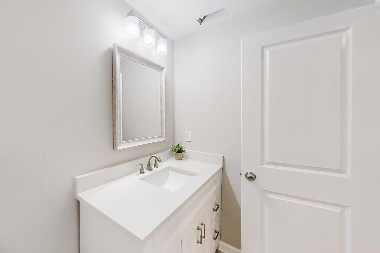 Rockcliff Rd Se - Photo 3 of 16