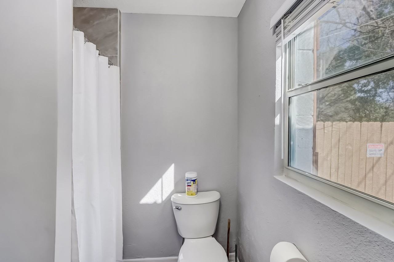 W 23rd St - Photo 4 of 10