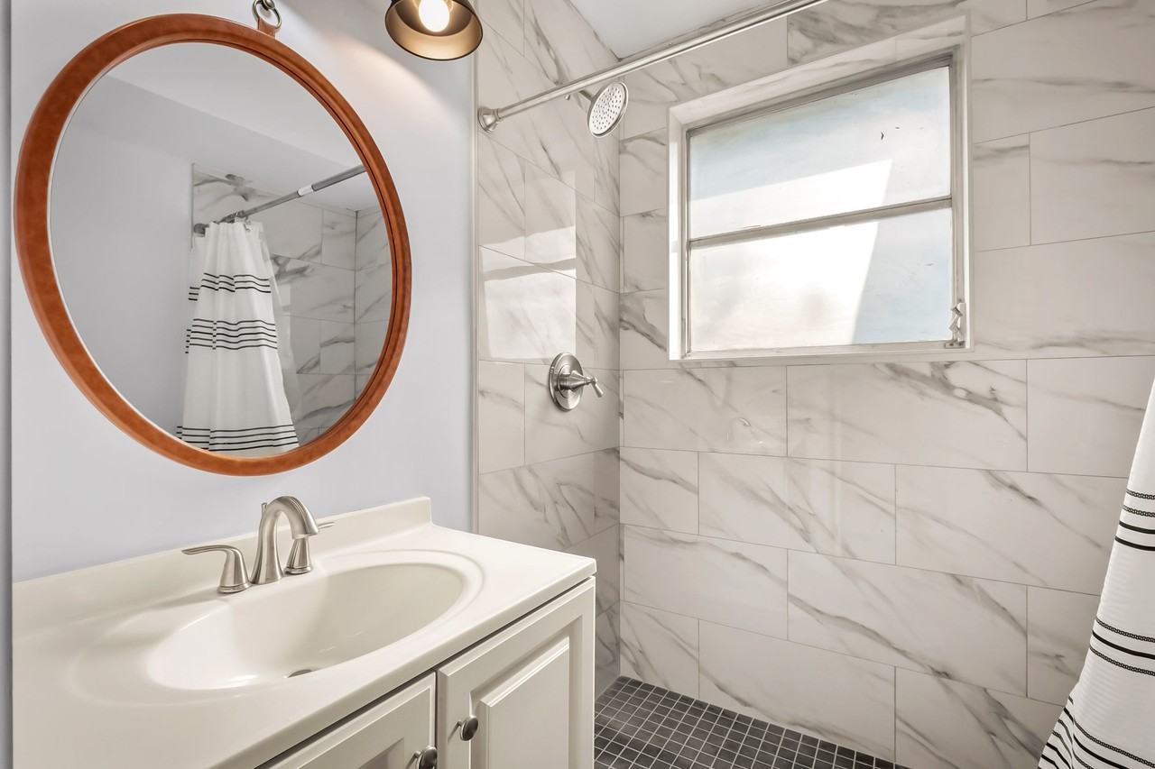 College Cir N - Photo 2 of 8