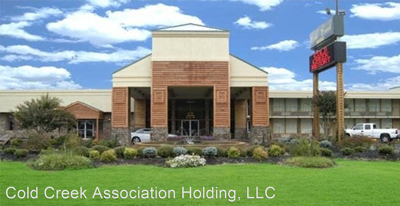 Great One Bedroom Efficiency on the Parkway in the Heart of Pigeon