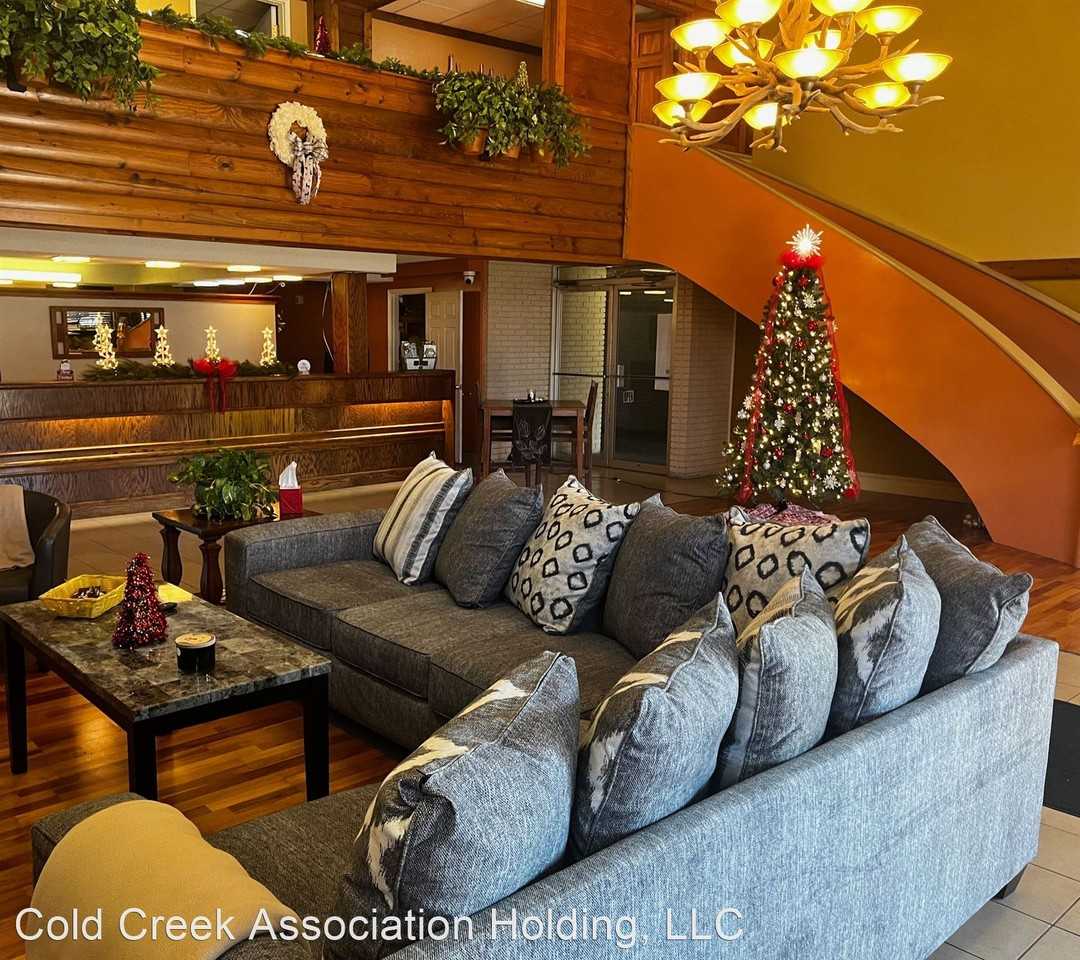 Great One Bedroom Efficiency on the Parkway in the Heart of Pigeon