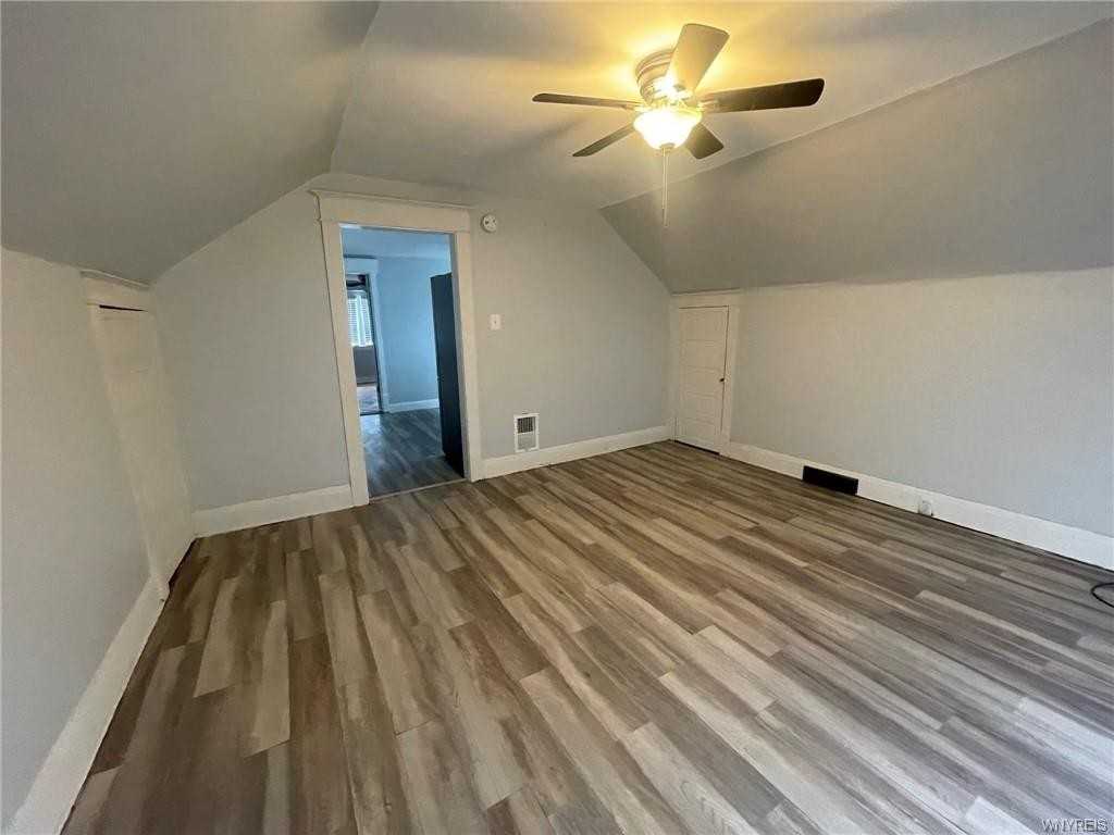 33 Crossman Ave - Photo 3 of 6