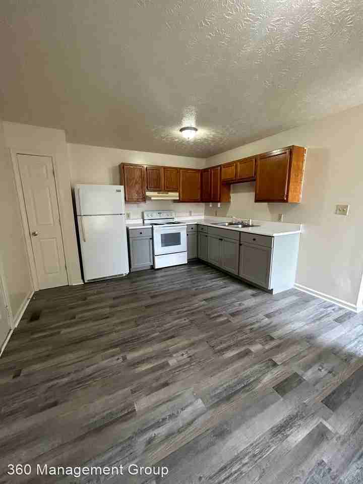 109 Madison Spgs - Photo 2 of 9