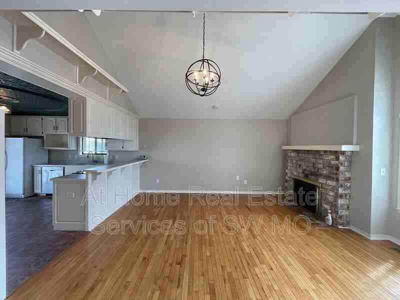 3655 E Cromwell Ln - Photo 2 of 12