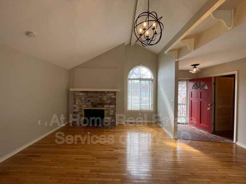 3655 E Cromwell Ln - Photo 3 of 12
