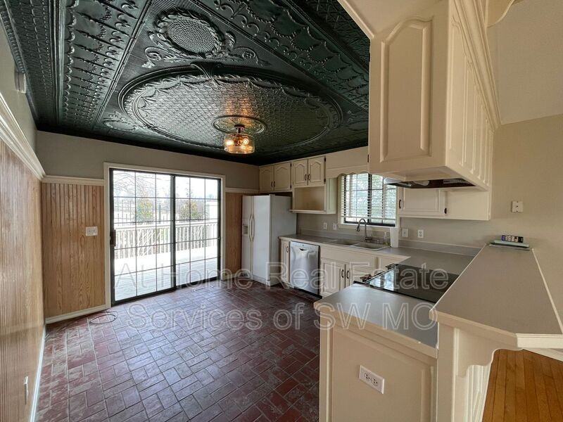 3655 E Cromwell Ln - Photo 4 of 12
