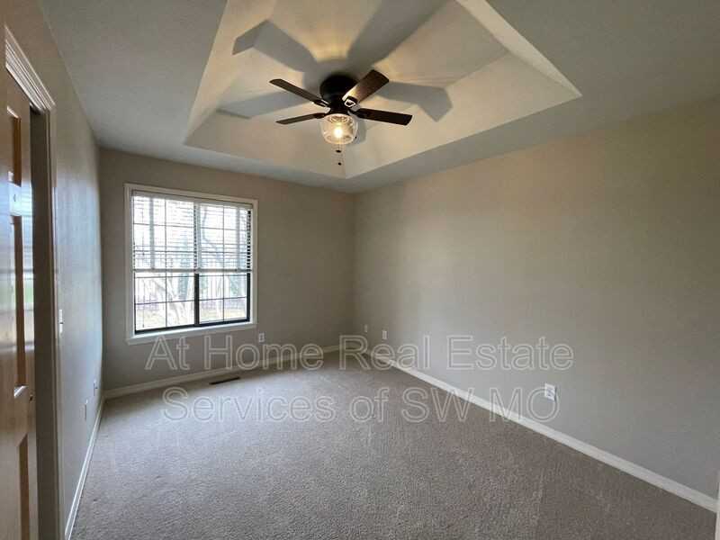 3655 E Cromwell Ln - Photo 6 of 12