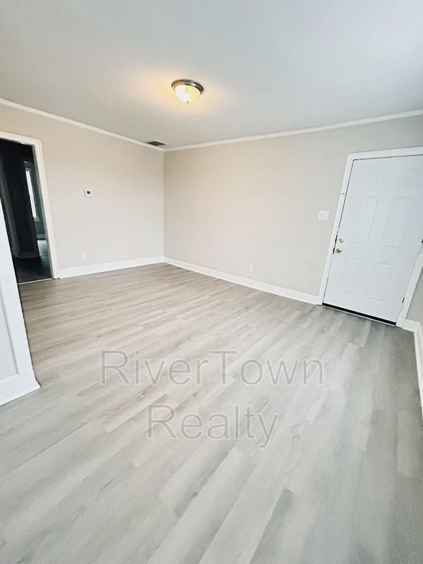 3175 Jackson Ave - Photo 4 of 11