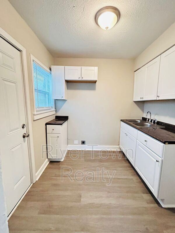 3175 Jackson Ave - Photo 5 of 11