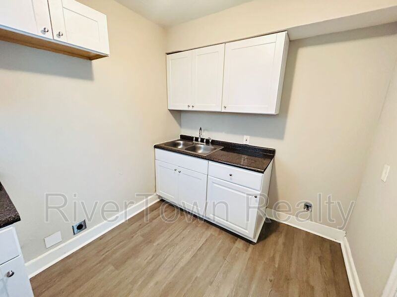 3175 Jackson Ave - Photo 6 of 11