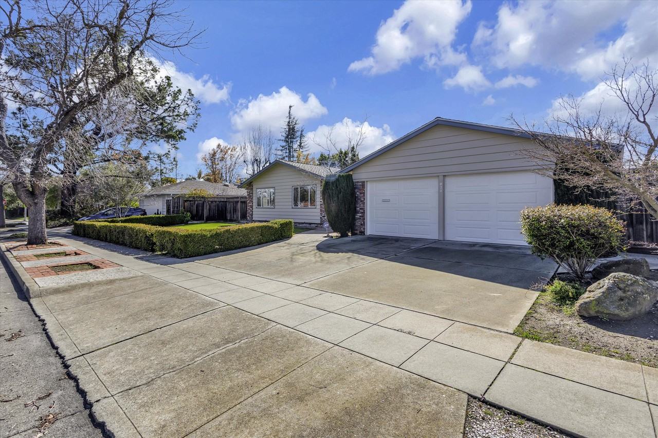 1020 The Dalles Ave - Photo 2 of 50
