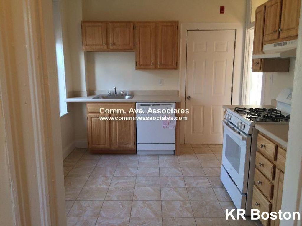 Brighton Ave #B - Photo 5 of 15