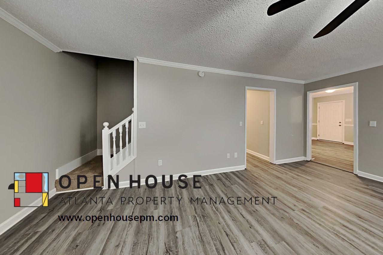 2671 Ashley Dr N - Photo 3 of 17