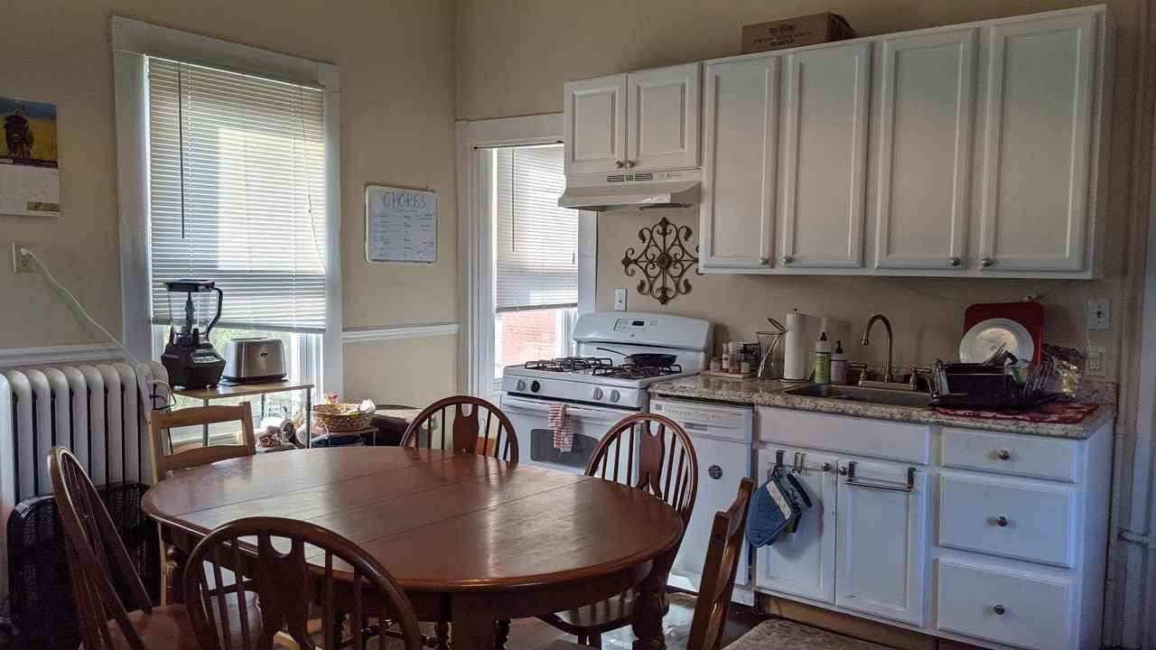 195 Green St #1 - Photo 5 of 11