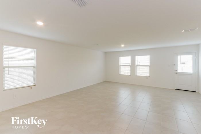 1108 Crestview Dr - Photo 2 of 15