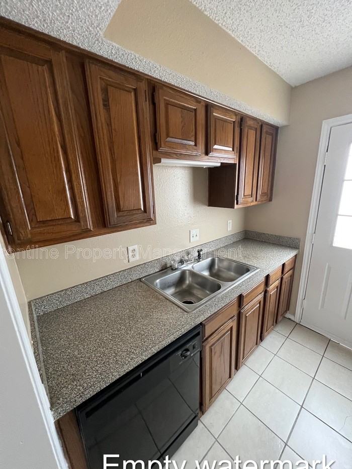 610 Irby Ln #610 - Photo 2 of 10