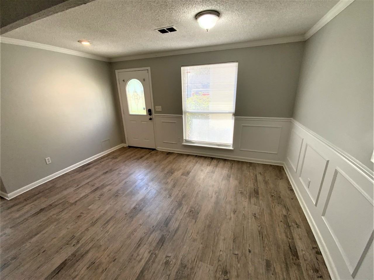 10393 Arrow Lakes Dr E - Photo 2 of 13