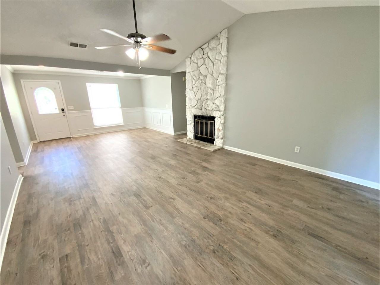 10393 Arrow Lakes Dr E - Photo 3 of 13