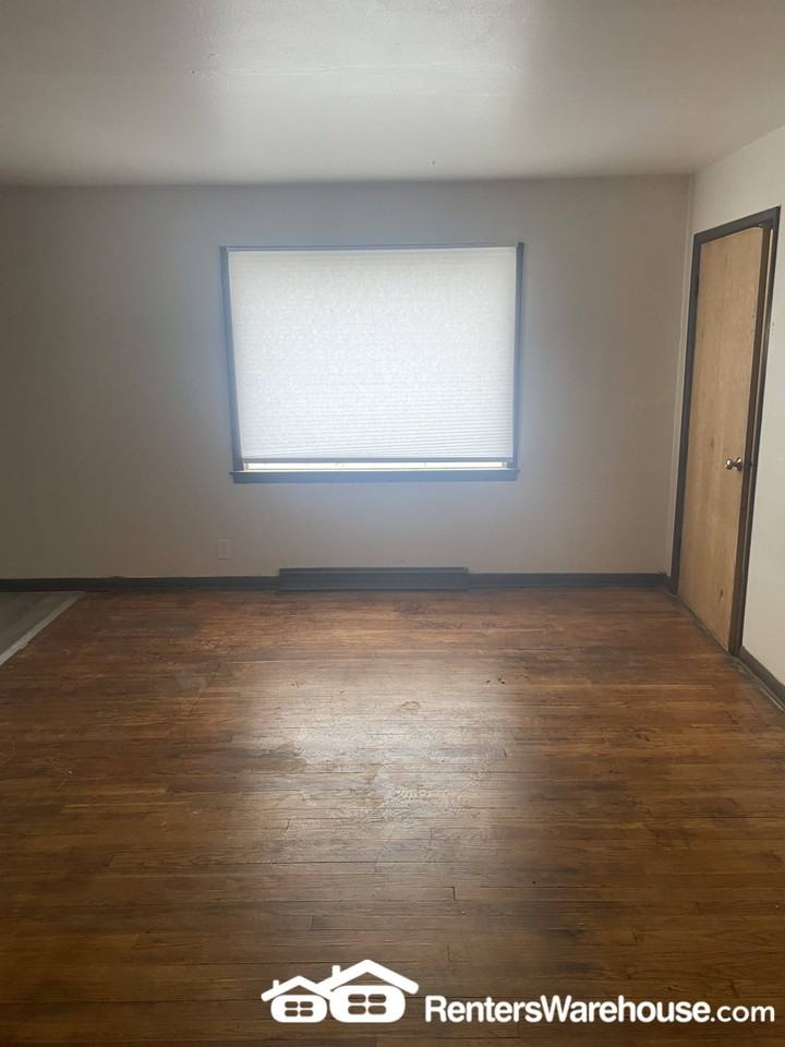 9229 W Sheridan Ave - Photo 2 of 8