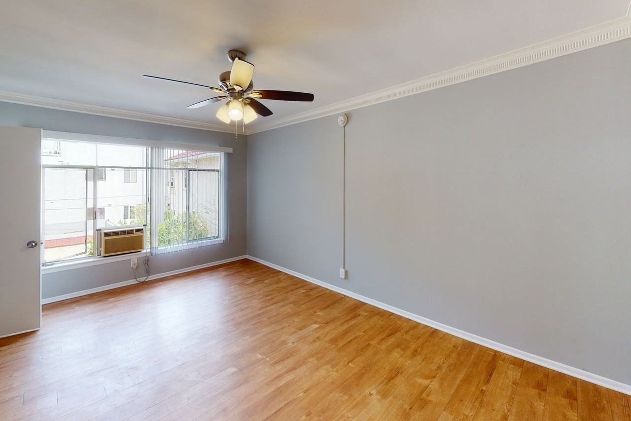 Rowena Avenue Apartments - Photo 4 of 17