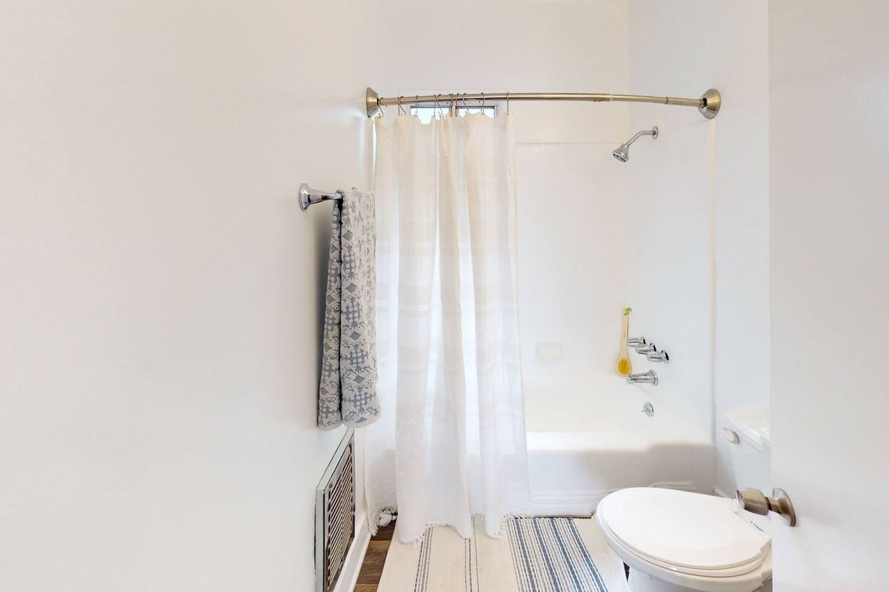 Rowena Avenue Apartments - Photo 6 of 17