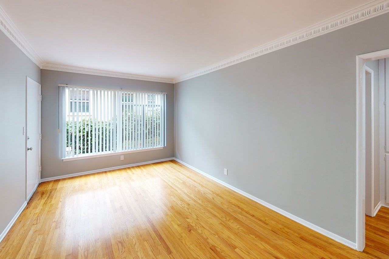 Rowena Avenue Apartments - Photo 7 of 17
