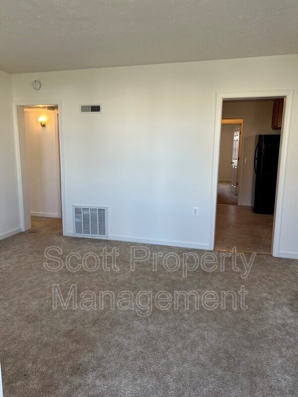 65 Swan St - Photo 3 of 23