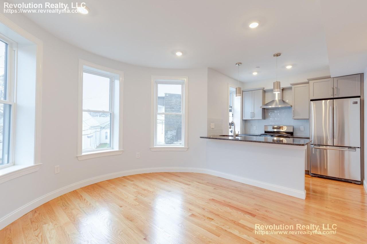 18 Kenilworth St #2 - Photo 2 of 14