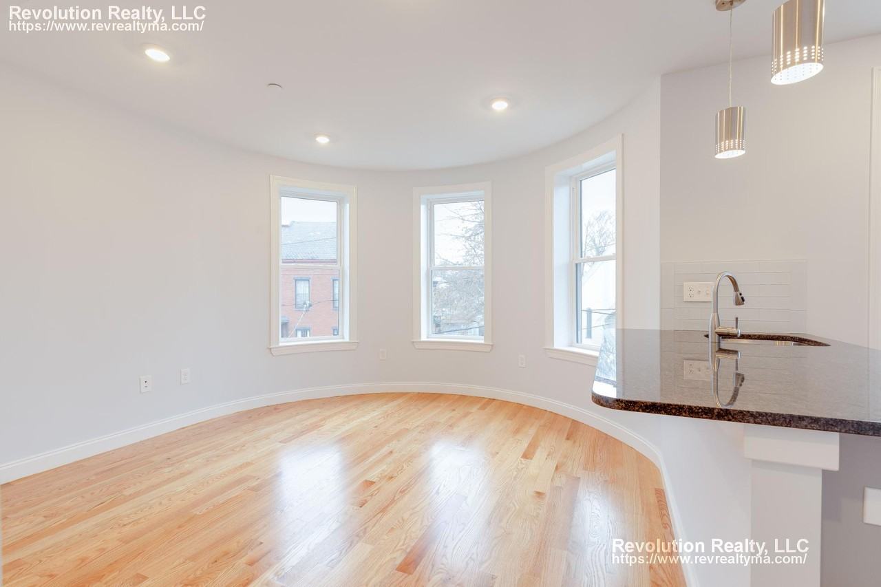 18 Kenilworth St #2 - Photo 3 of 14