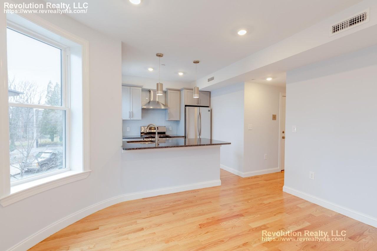 18 Kenilworth St #2 - Photo 4 of 14