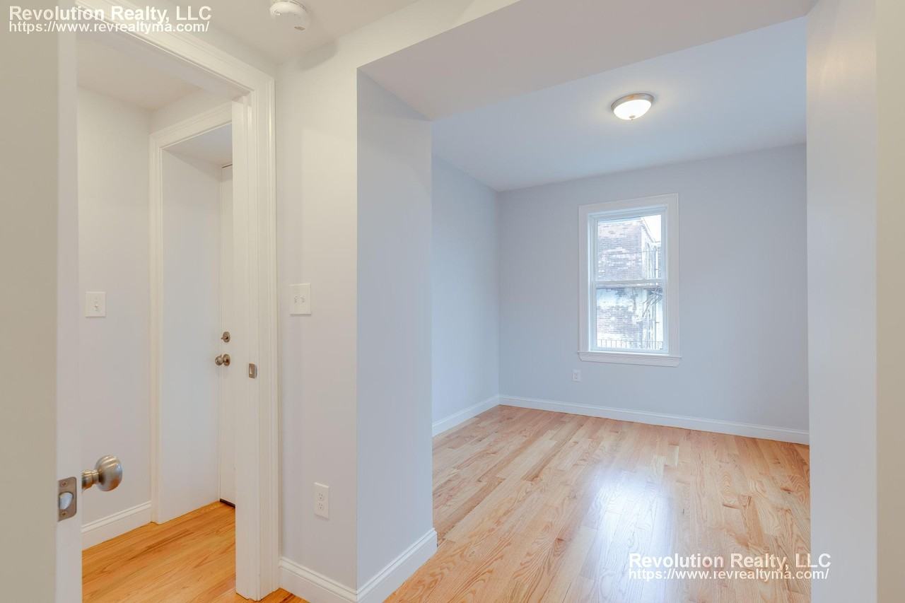 18 Kenilworth St #2 - Photo 5 of 14