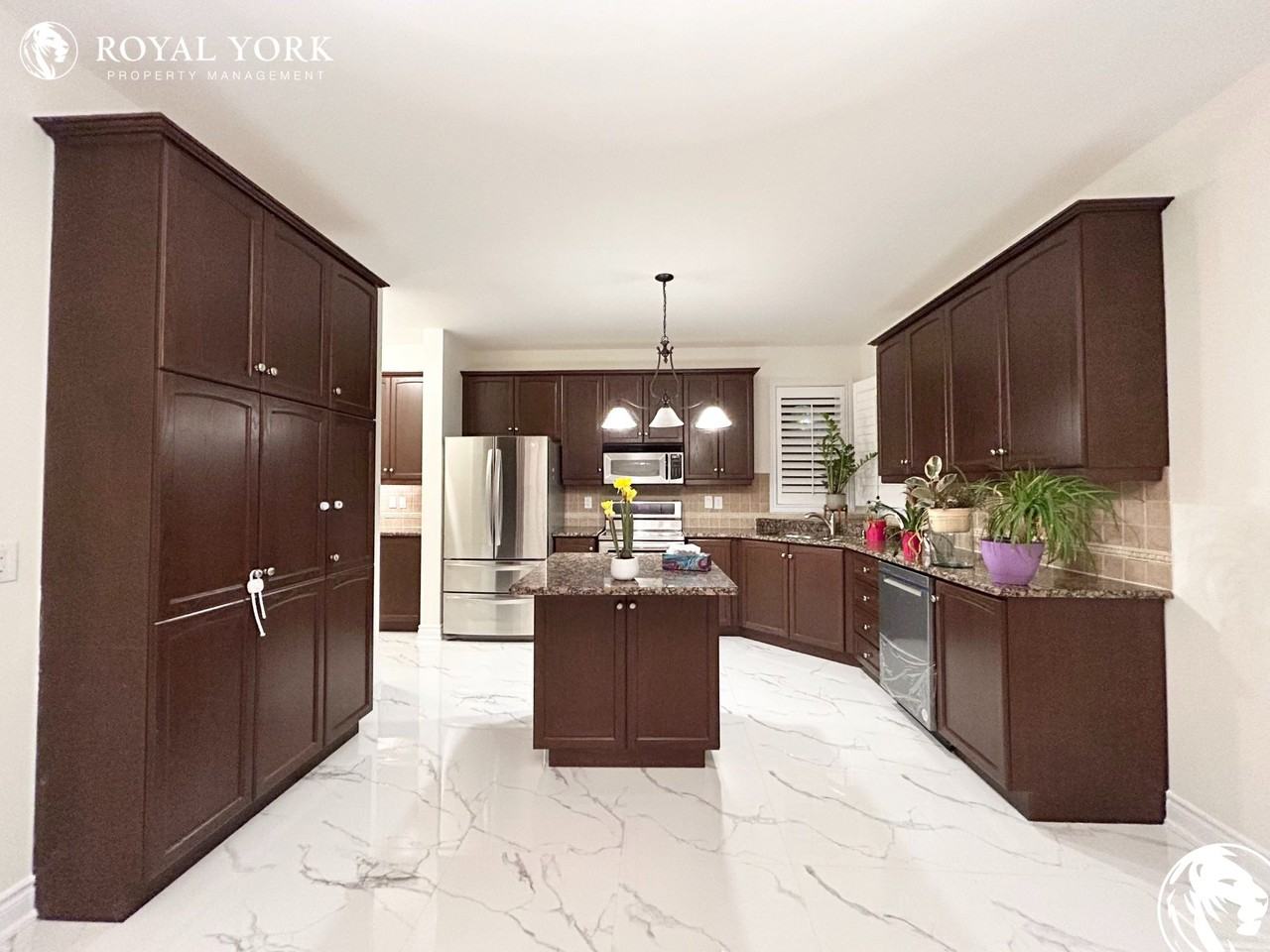 3331 Fox Run Cir - Photo 2 of 50