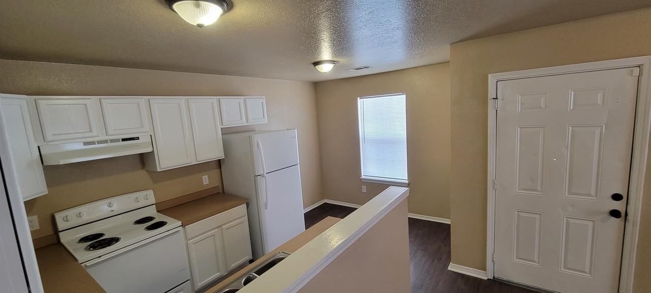 417 S 8th St #B - Photo 3 of 8