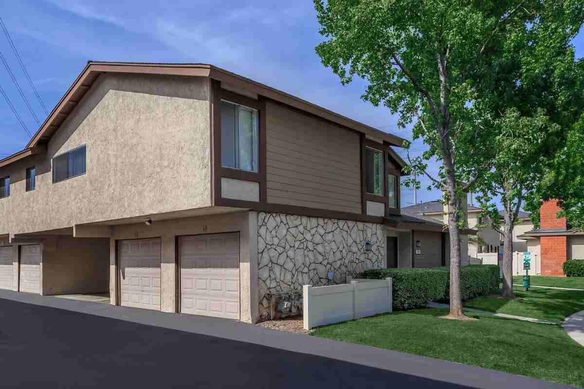 1918 E Vanowen Ave - Photo 6 of 8