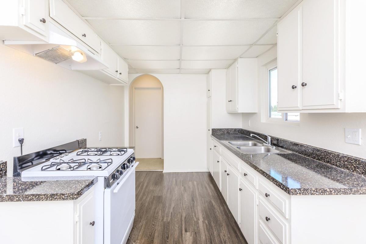 8300 Chapman Ave - Photo 4 of 45