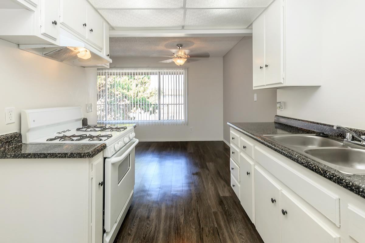 8300 Chapman Ave - Photo 5 of 12