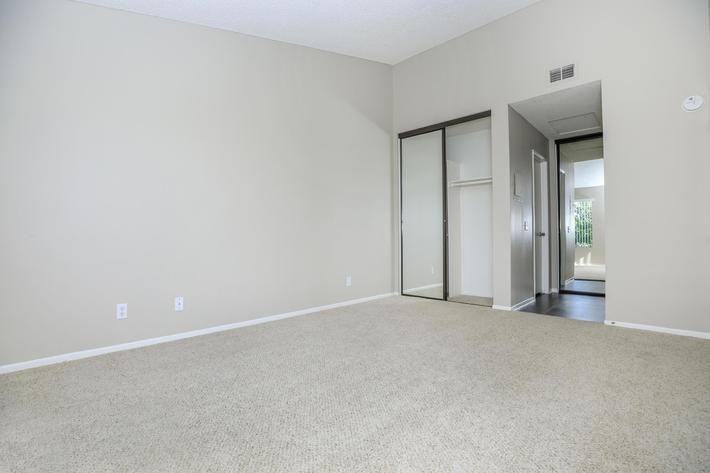 21641 Canada Rd - Photo 7 of 12