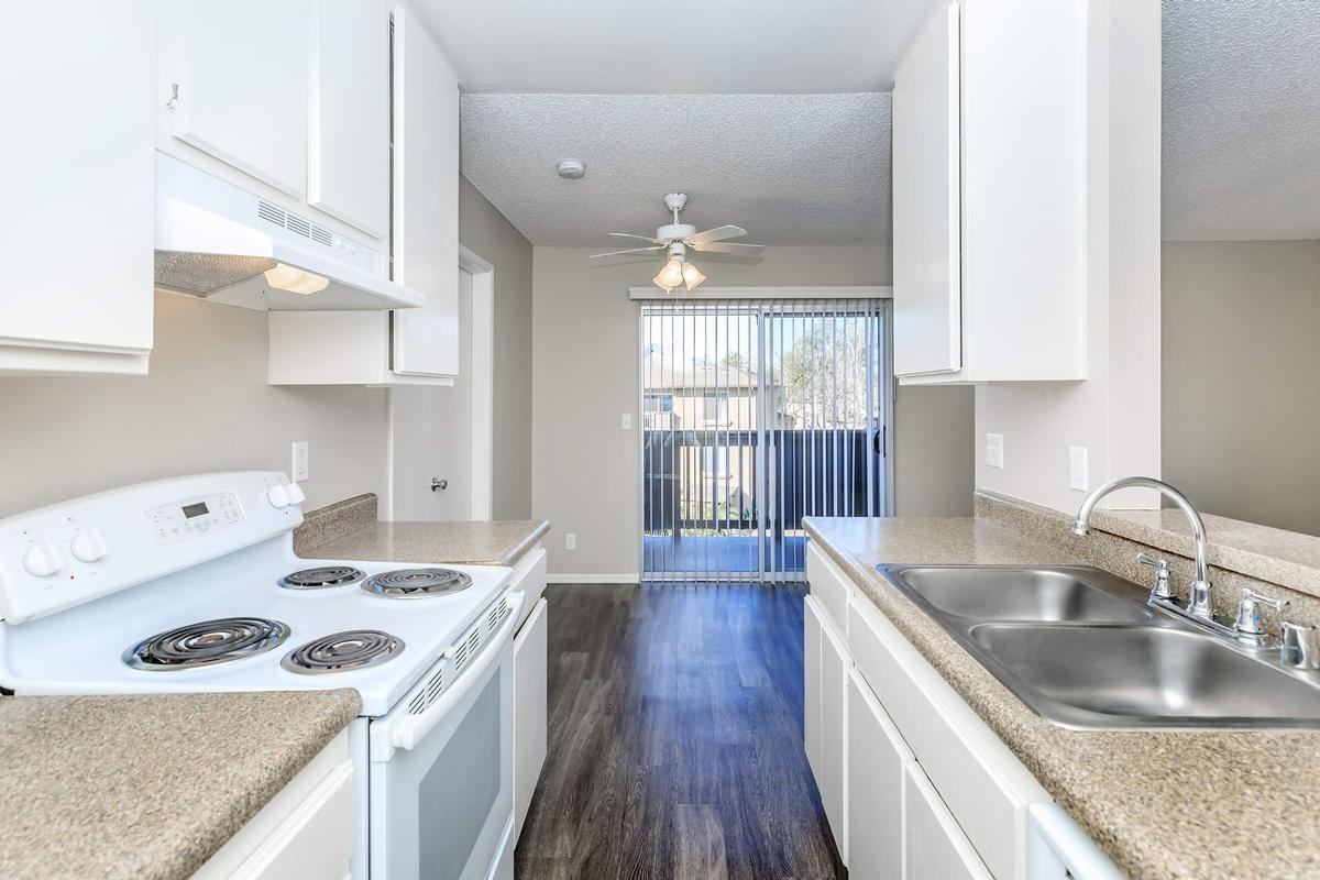 22159 Rimhurst Dr - Photo 2 of 8