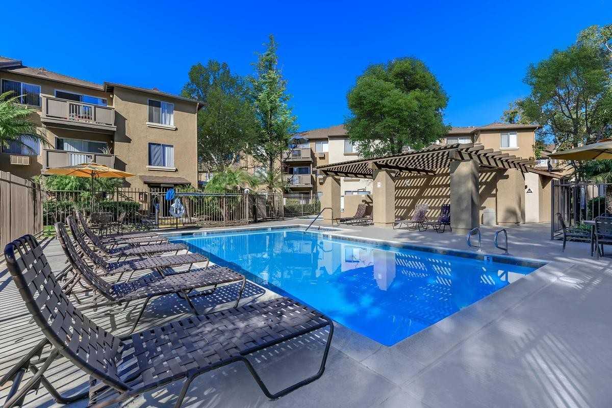 22159 Rimhurst Dr - Photo 6 of 8