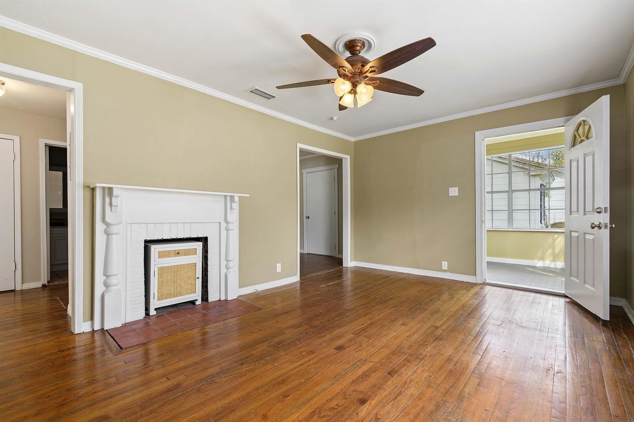 206 Pinehill Dr #1 - Photo 4 of 21