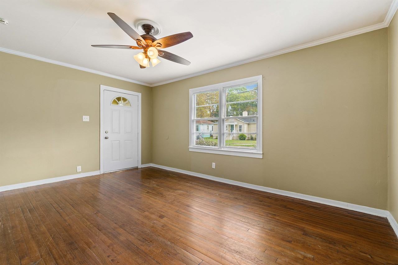 206 Pinehill Dr #1 - Photo 5 of 21