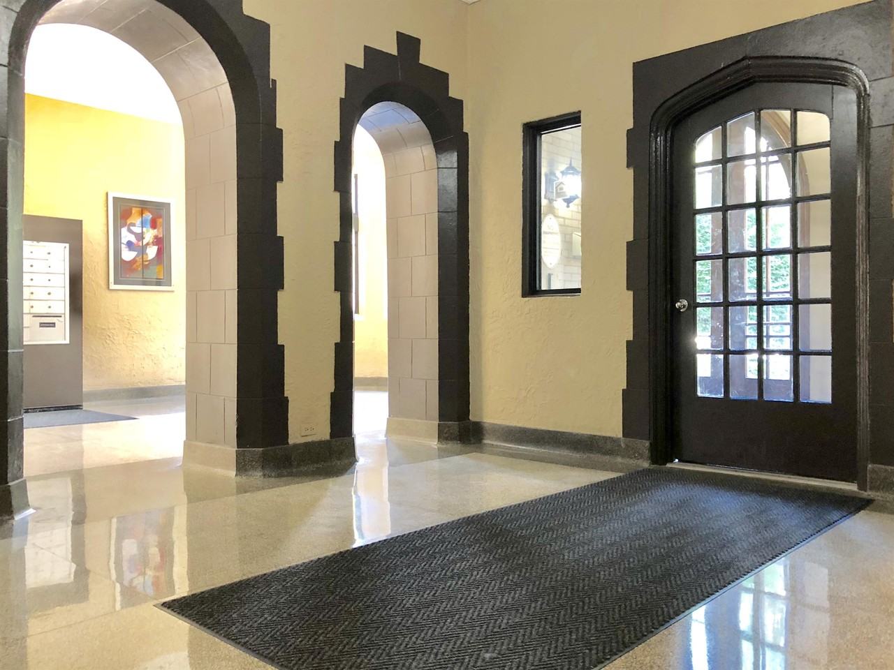 6133 N. Kenmore610 #610 - Photo 2 of 6