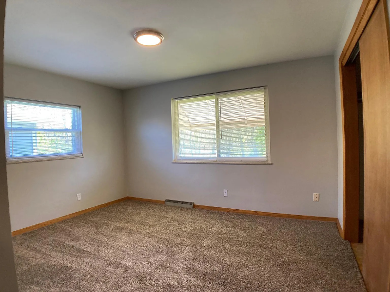 510 N Hawkins Ave - Photo 3 of 6