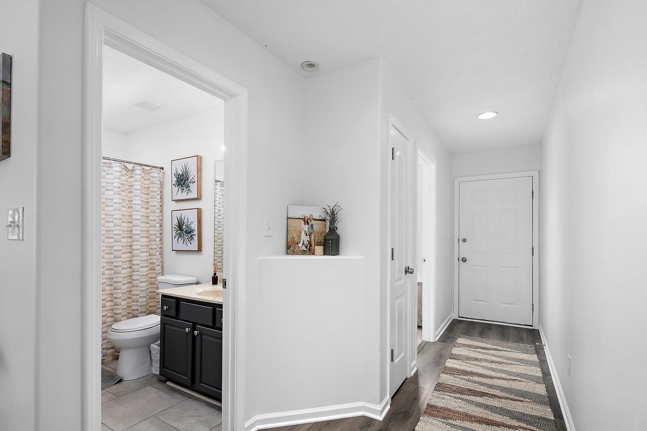 2901 Trailwood Ln - Photo 2 of 13