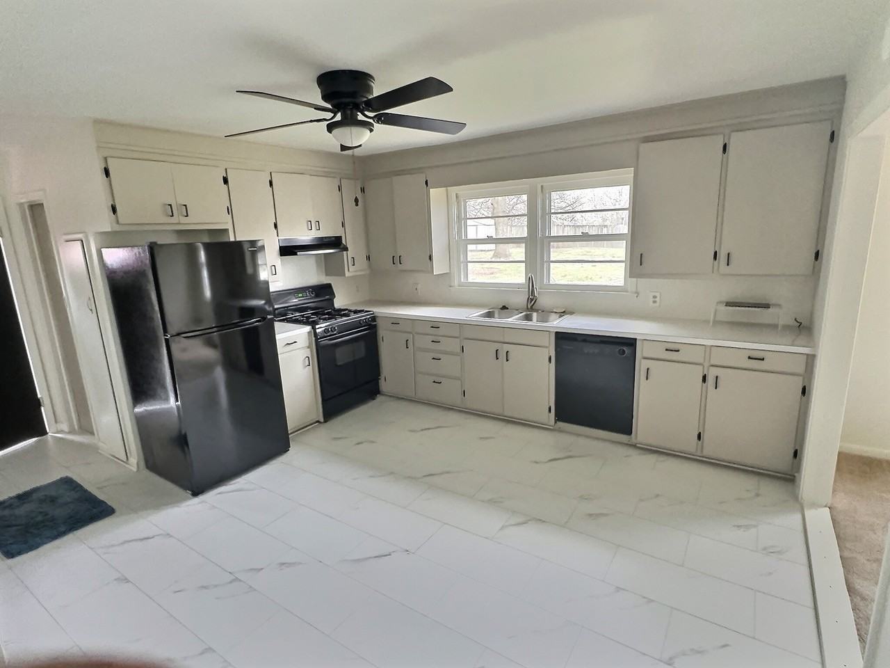 201 Coy St - Photo 2 of 17