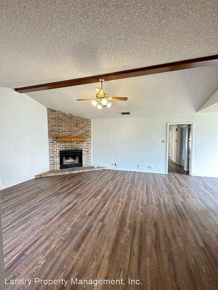 1218 A Lindsey Ln A-B - Photo 2 of 23