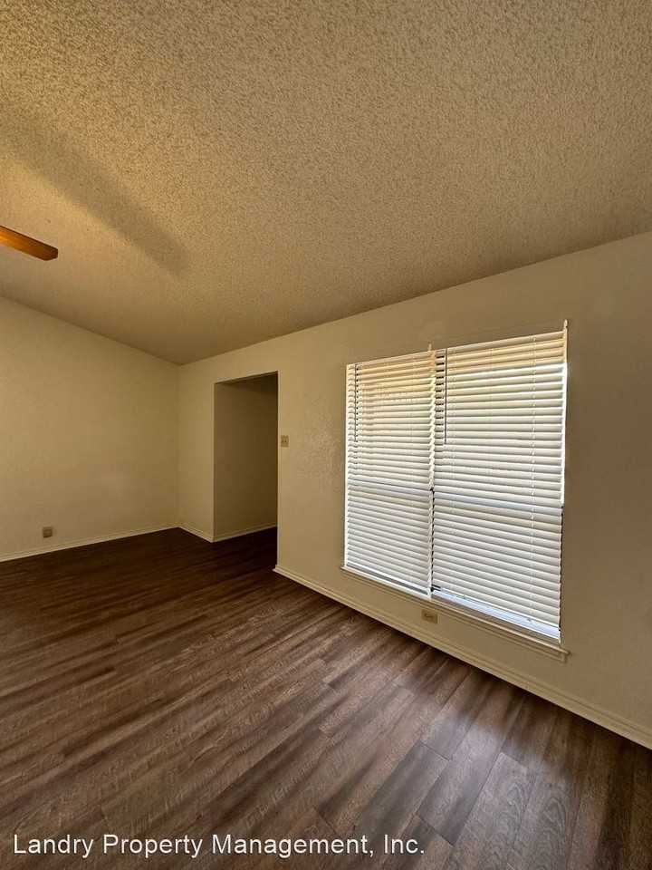 1218 A Lindsey Ln A-B - Photo 3 of 23